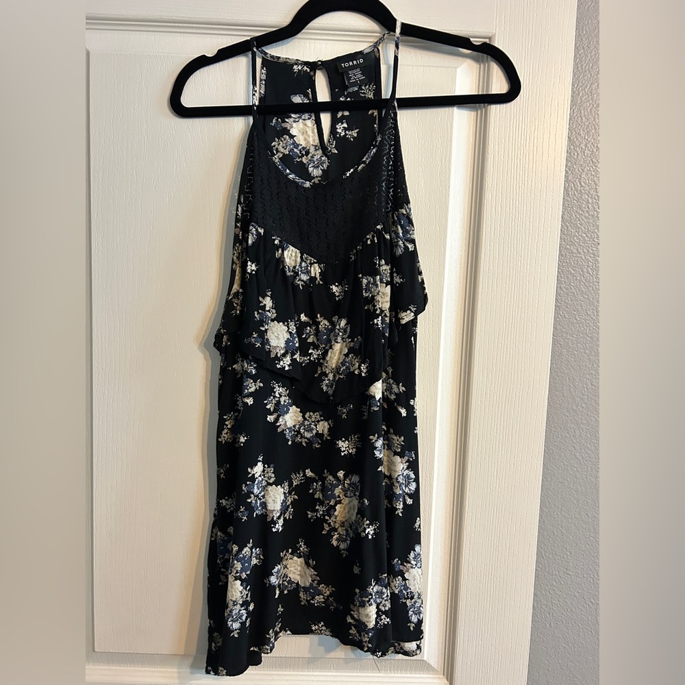 Torrid - Floral Black and White Women's Top. Size 1